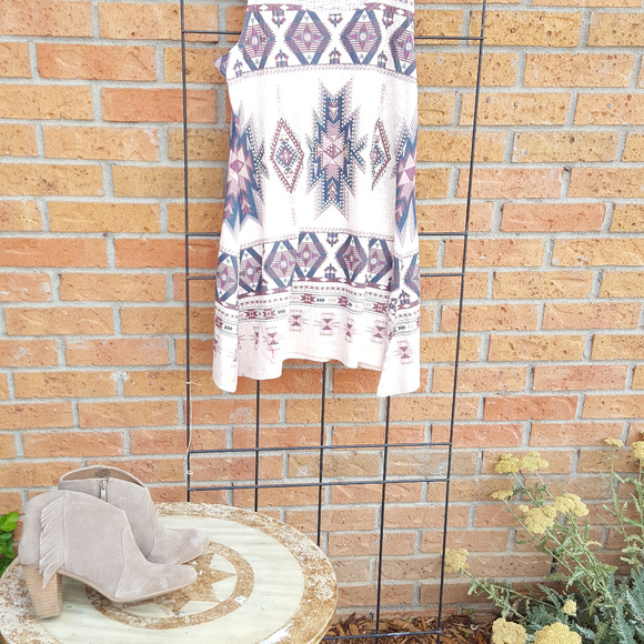 Tahari Camila distressed toe, fringe booties - Picture 2 of 7